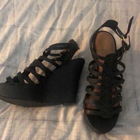 Fun and cute wedges - Picture 3 of 4